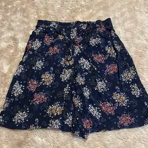 Buy one, get one 1/2 off ✨ Light weight flowy drawstring shorts.